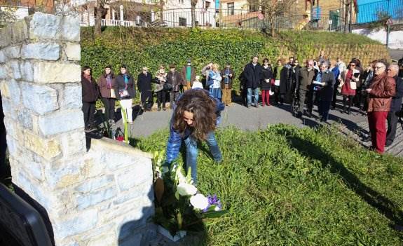 Descripción: Descripción: Descripción: Descripción: Descripción: Descripción: Descripción: Descripción: Ofrenda floral en memoria de García Laviana.